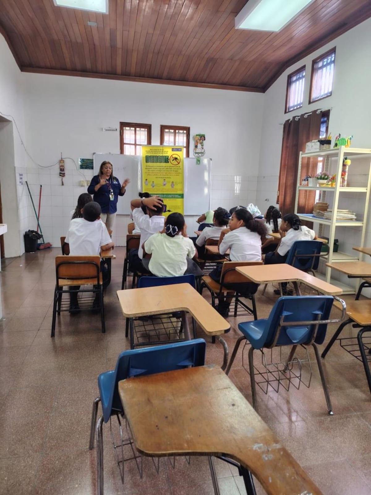 Escuela Estados Unidos de América forma grupo estudiantil para eliminar criaderos del Aedes aegypti