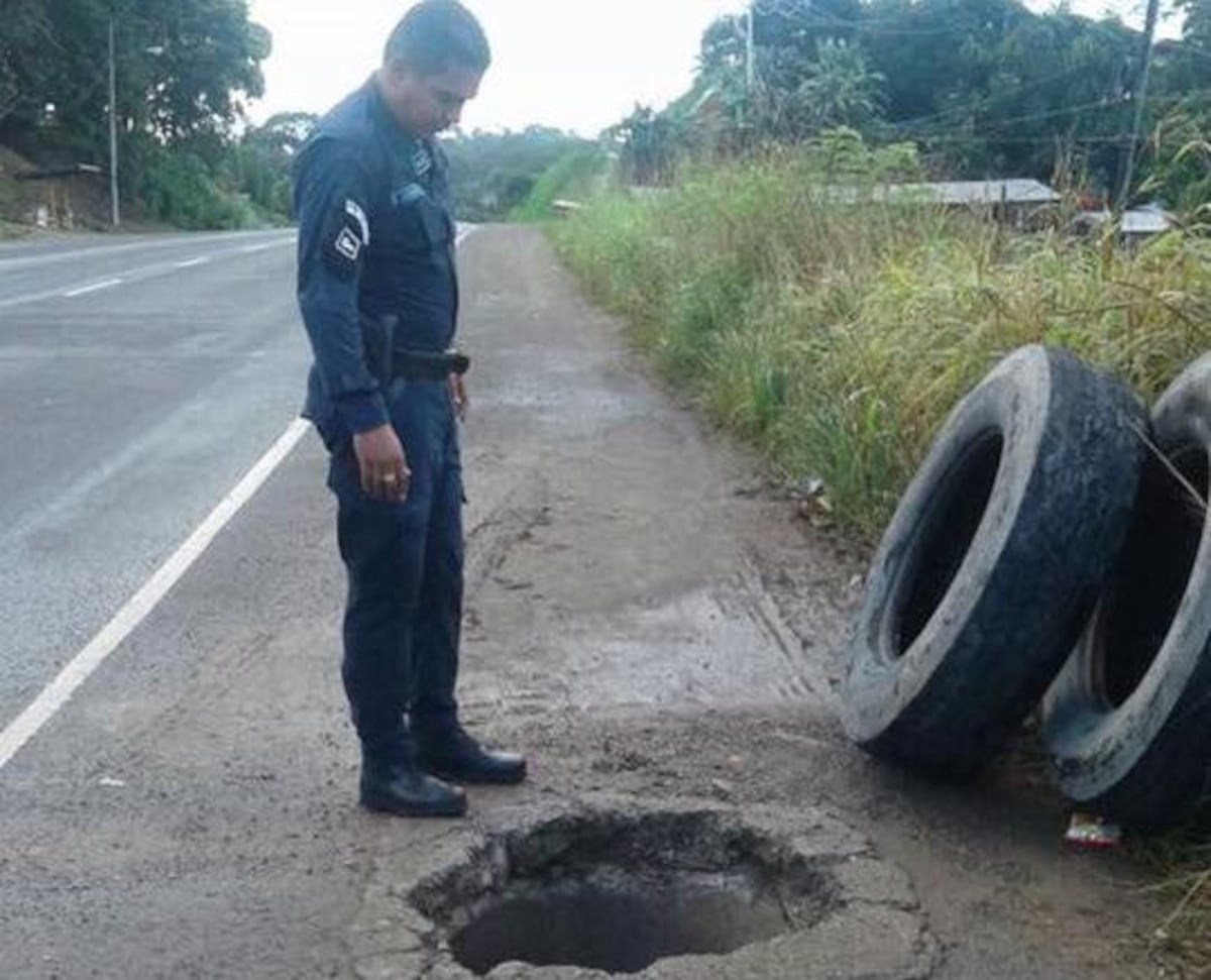 VIDEO.Con medalla al sacrificio condecoran al agente que rescató a niño en Colón