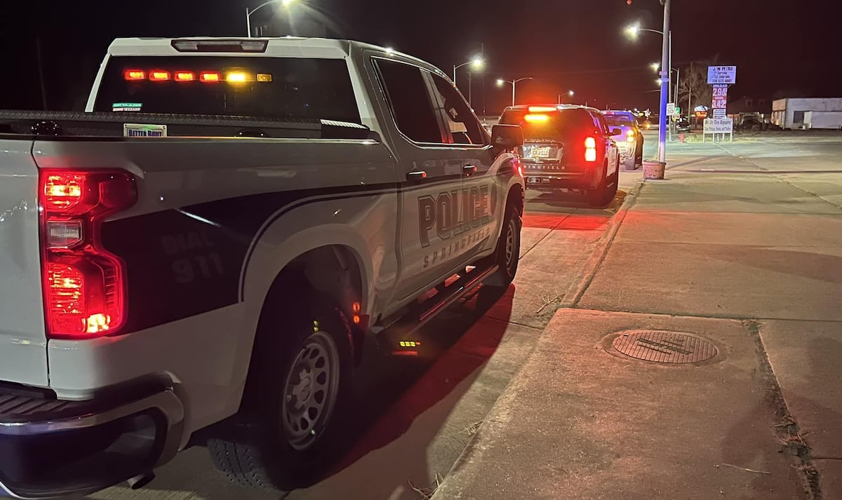 Conductor cambia de asiento con su perro para fingir ser el pasajero ante la Policía