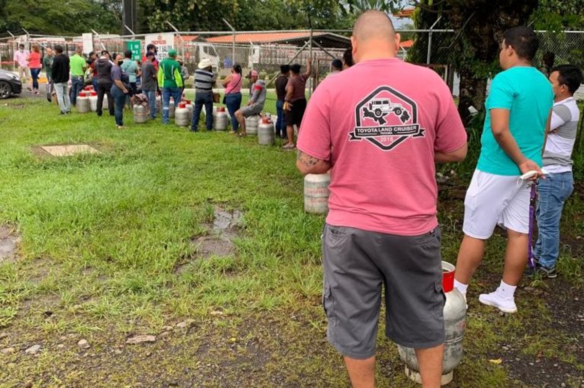 Filas para abastecerse de gas y gasolina en Chiriquí