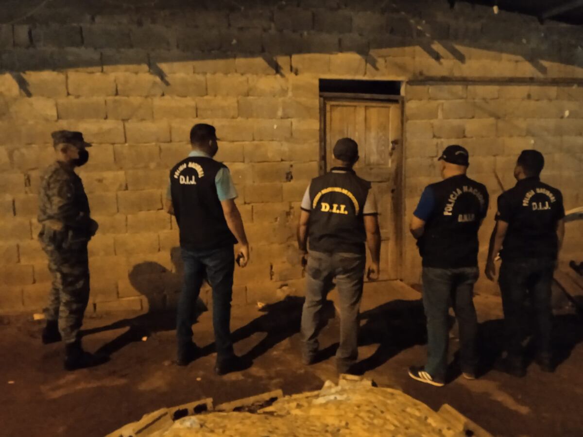 Se hicieron pasar por funcionarios y retiraron un montón de mercancía. Revelan modus operandi para que no caigan