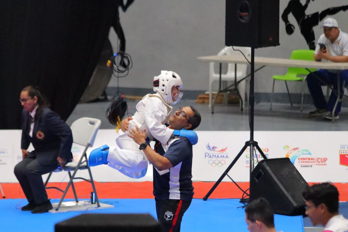 ¡Carlos Valdés, la promesa del karate panameño! Campeón nacional en Kumite