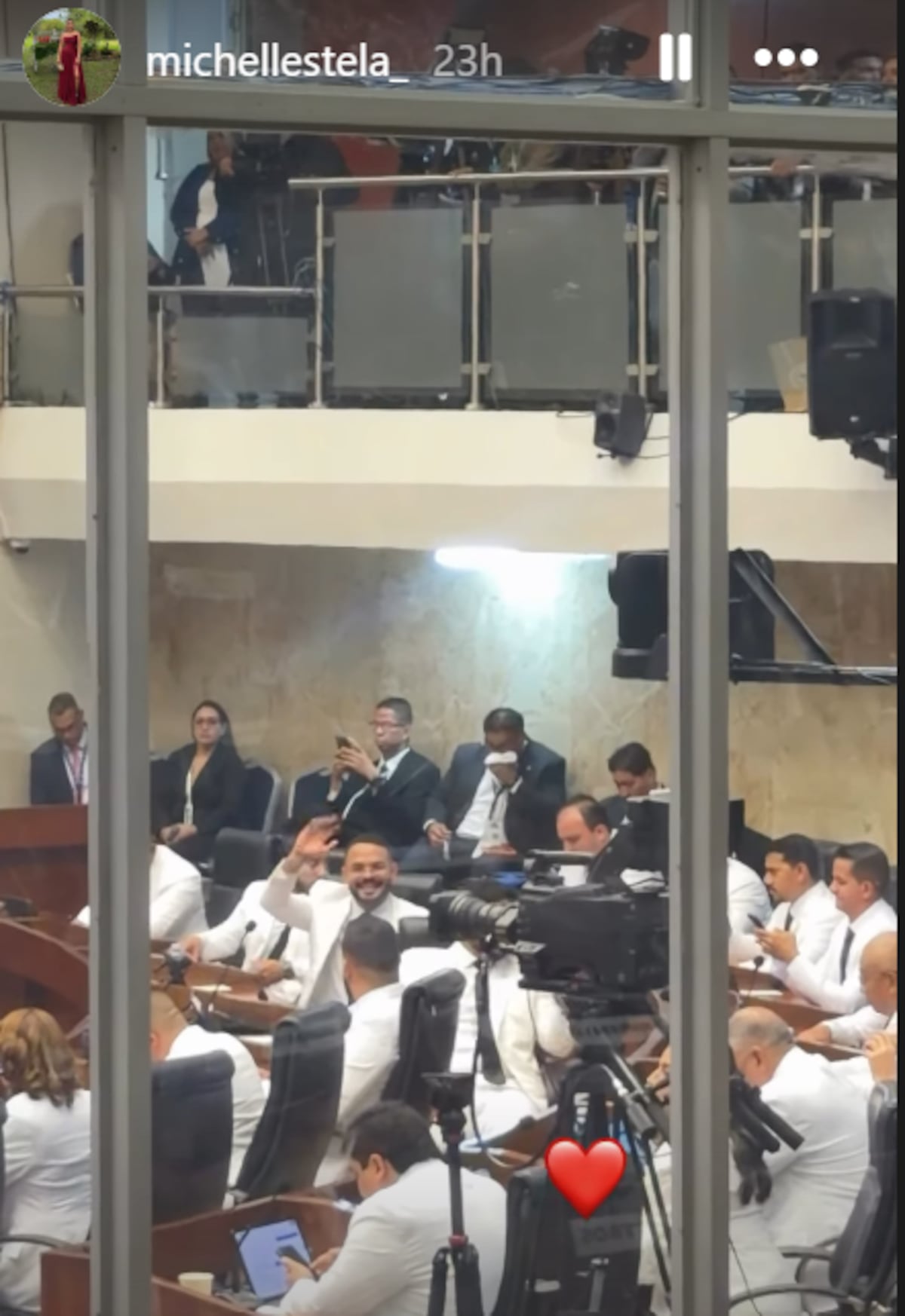 ¡Betserai Richards enamorado! Presume a la chiricana que le robó el corazón y aparece con ella en la Asamblea