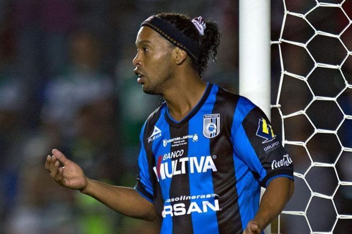 La justicia brasileña prohíbe a Ronaldinho salir de su país