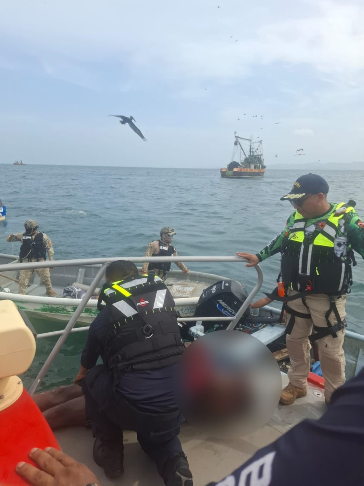 LO ÚLTIMO. Sobrevive al naufragio: rescatan a maquinista tras hundimiento en Puerto Caimito + VÍDEO