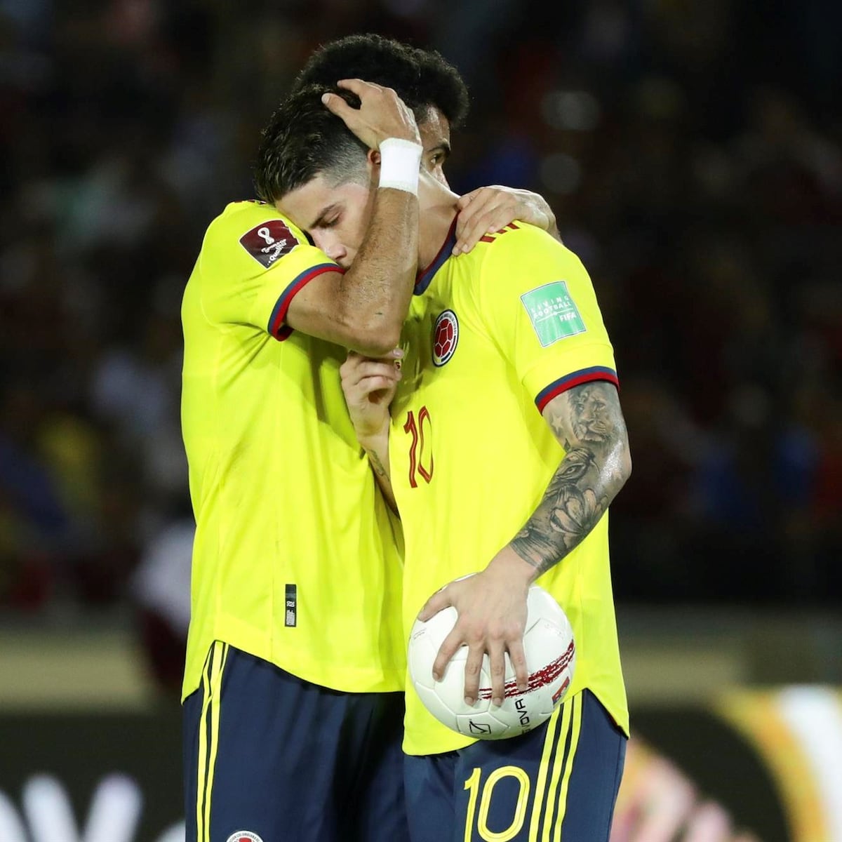 James Rodríguez dice que jugadores colombiano deben asumir la responsabilidad