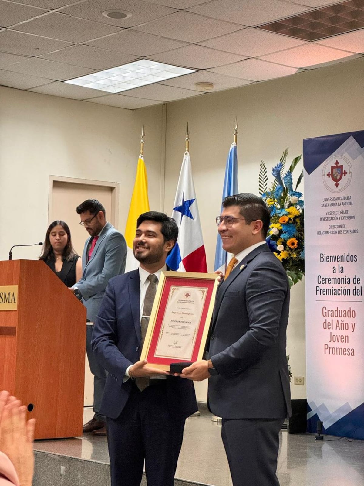 Diputado electo del 8-4 Jorge Isaac Bloise recibe el premio Joven Promesa 2024