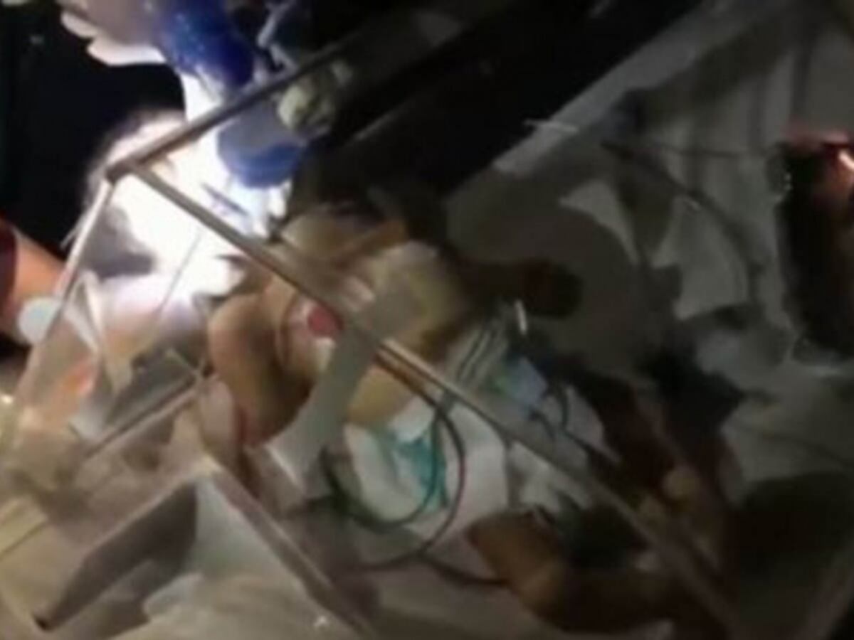 Video. Bebé se debate entre la vida y la muerte tras apagón en Venezuela