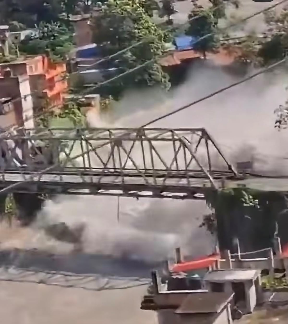 VIDEOS | Avalancha en el Himalaya desata inundación mortal y deja cientos de desaparecidos, entre ellos turistas y trabajadores