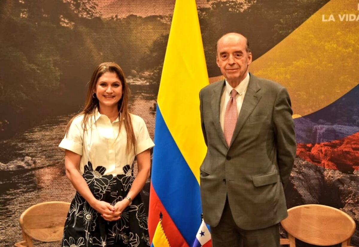 Canciller Mouynes, la primera funcionaria en reunirse con el nuevo gobierno colombiano