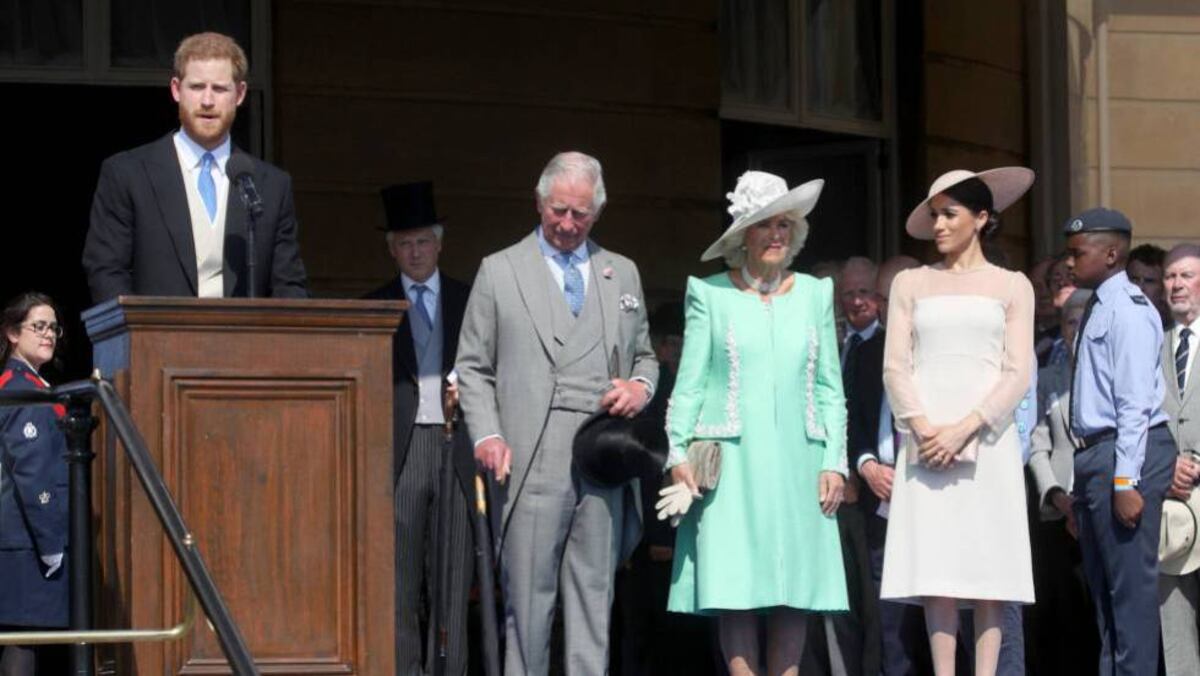 El príncipe Carlos tiene una preocupación por el hijo de Meghan y Harry