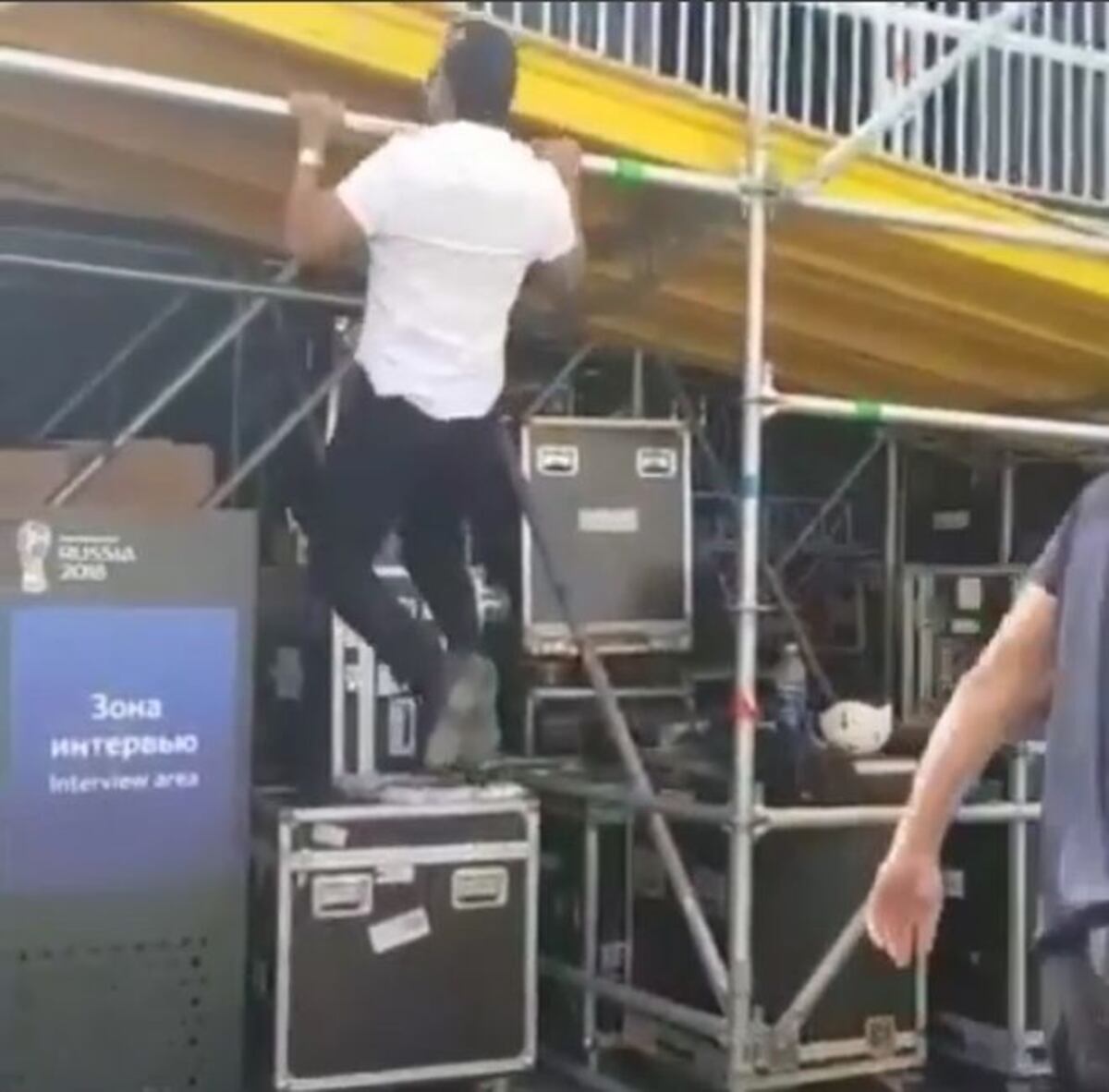 Ganamos una en Rusia, Samy le ganó a los rusos en 'pull up' en las barras|Video