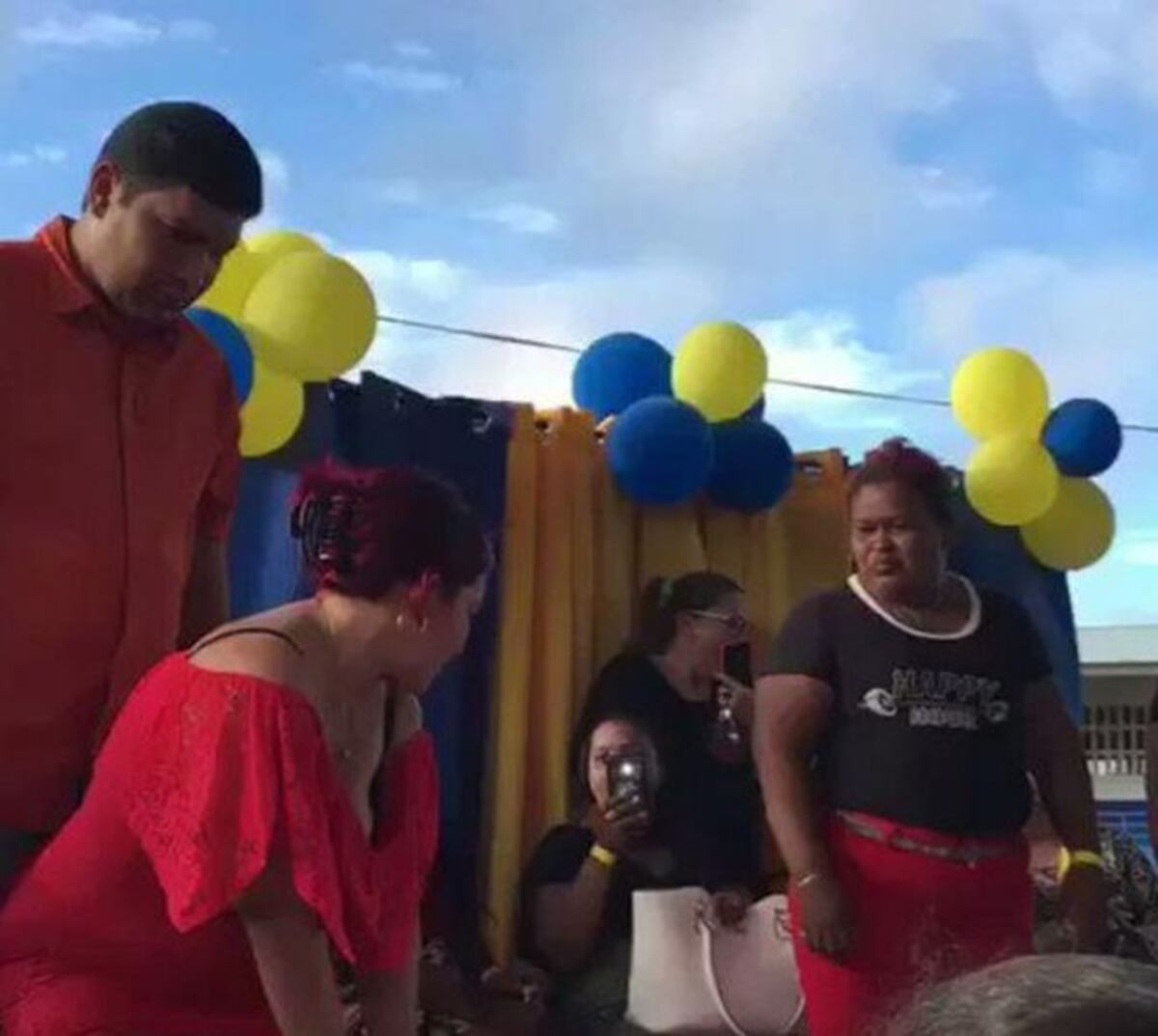 ¡FILTRAN VIDEO DE OTRO DIPUTADO!El honorable le mete al 'perreo' en plena tarima