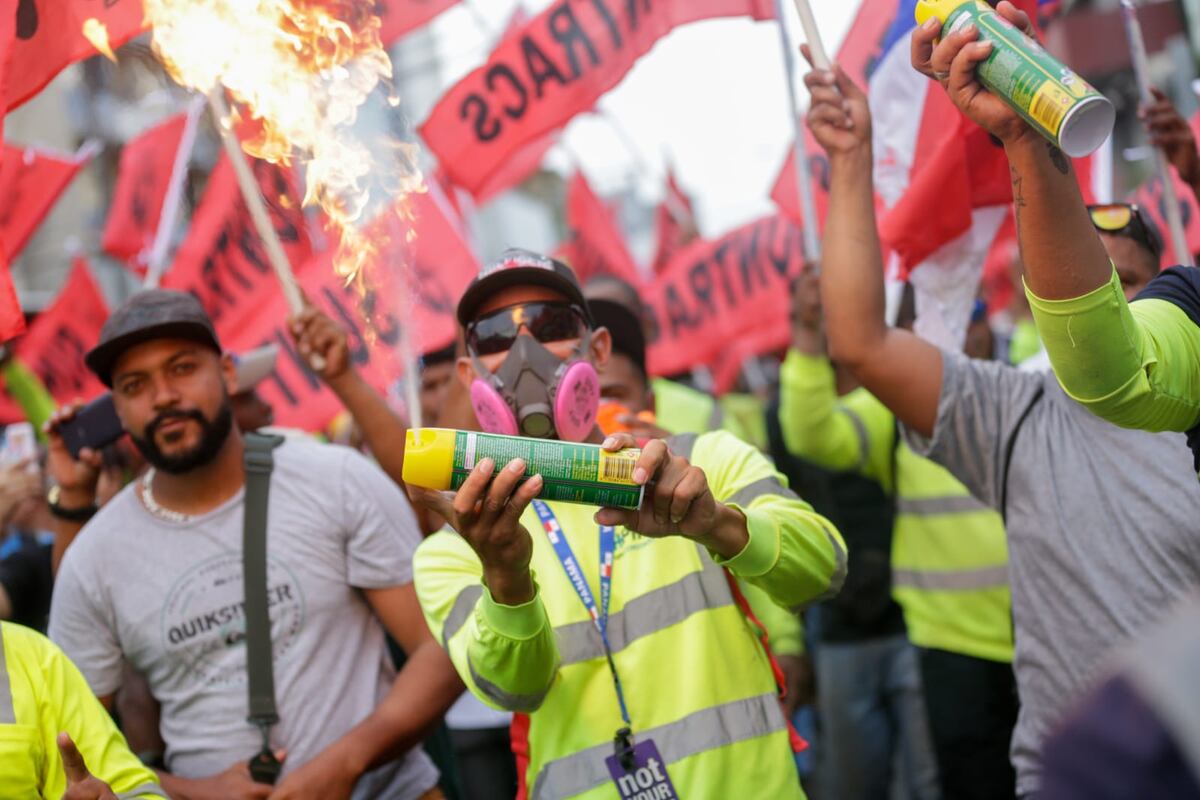 Enfrentamientos en los predios de la Asamblea Nacional debido al contrato minero