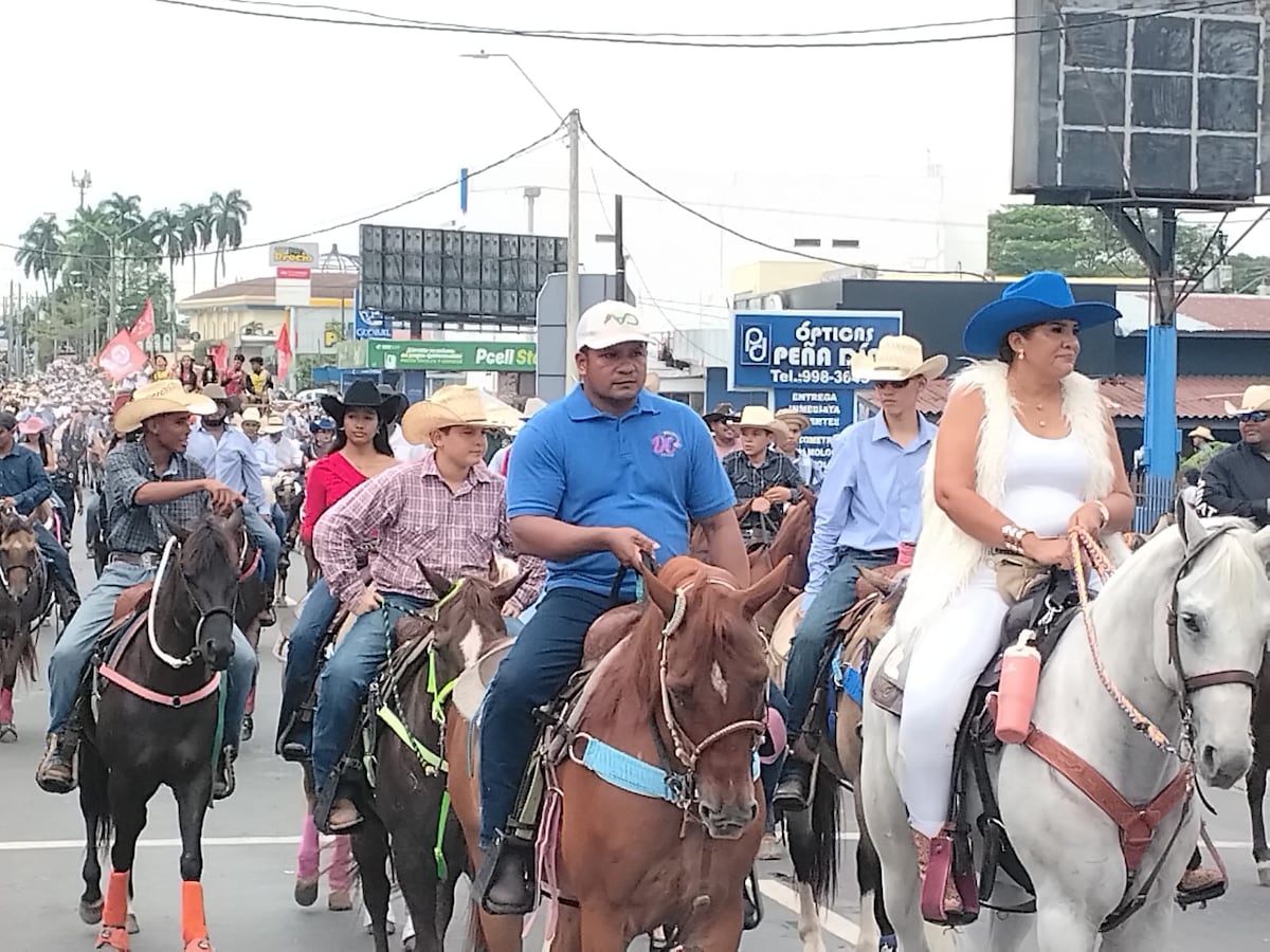 Santiago vibró con la tradicional mega cabalgata