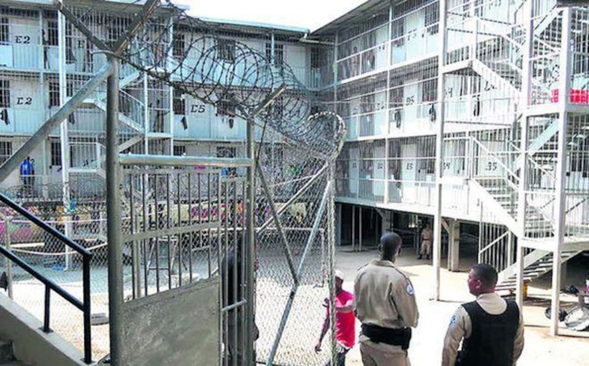 Desconsolados.Piqueteo fuera de cárcel de La Chorrera. Le diremos por qué. Video