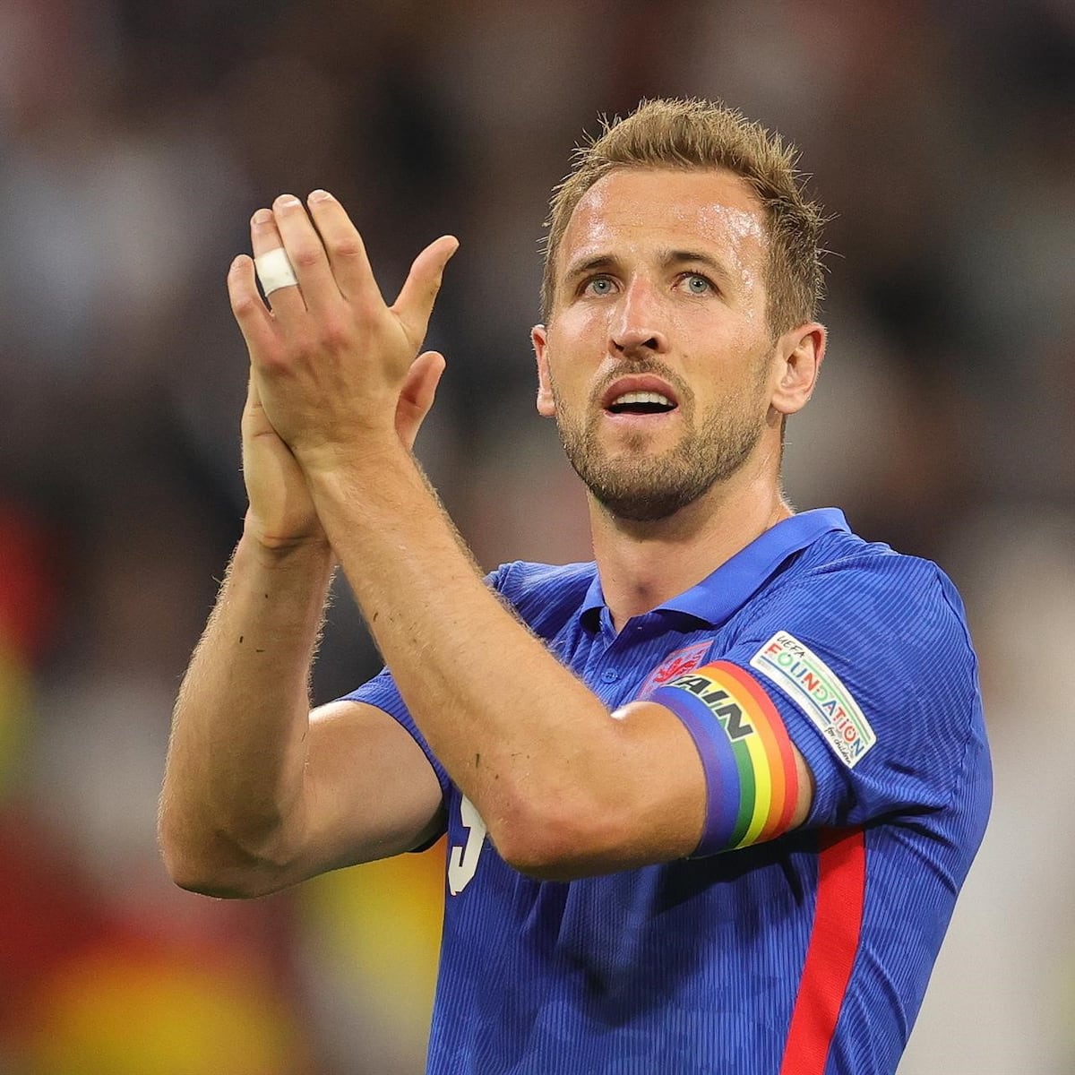 Capitán de Inglaterra usará un brazalete arcoíris en Catar como apoyo a los LGTBQ+