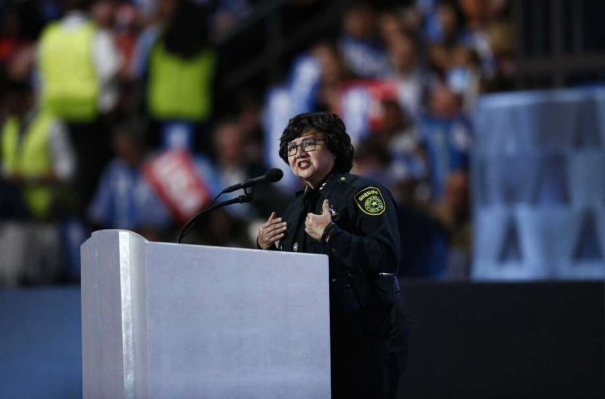 ¡Nueva pesadilla de Trump! Demócrata, latina, lesbiana y candidata a gobernadora