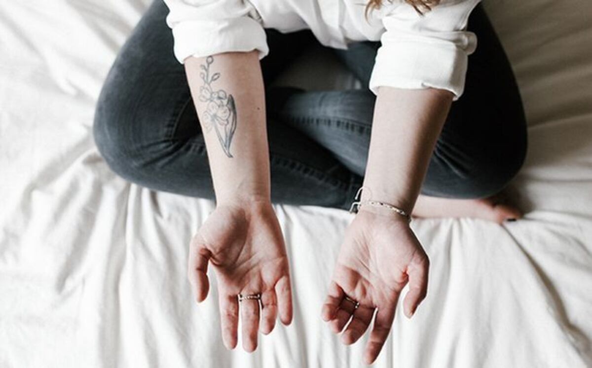 Detenidos ocho hombres por secuestrar, violar y tatuar  a una joven| VIDEO 