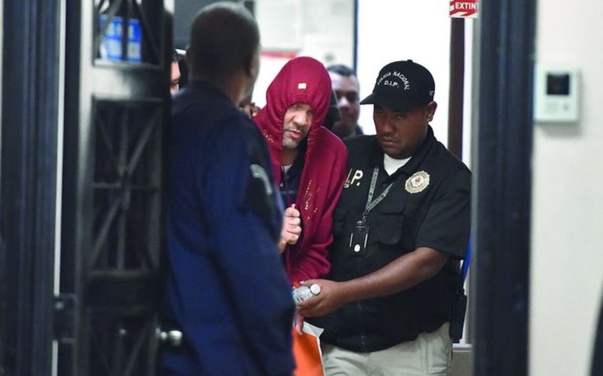 De rodillas y con lágrimas en los ojos, Méndez narra como ocurrieron los hechos