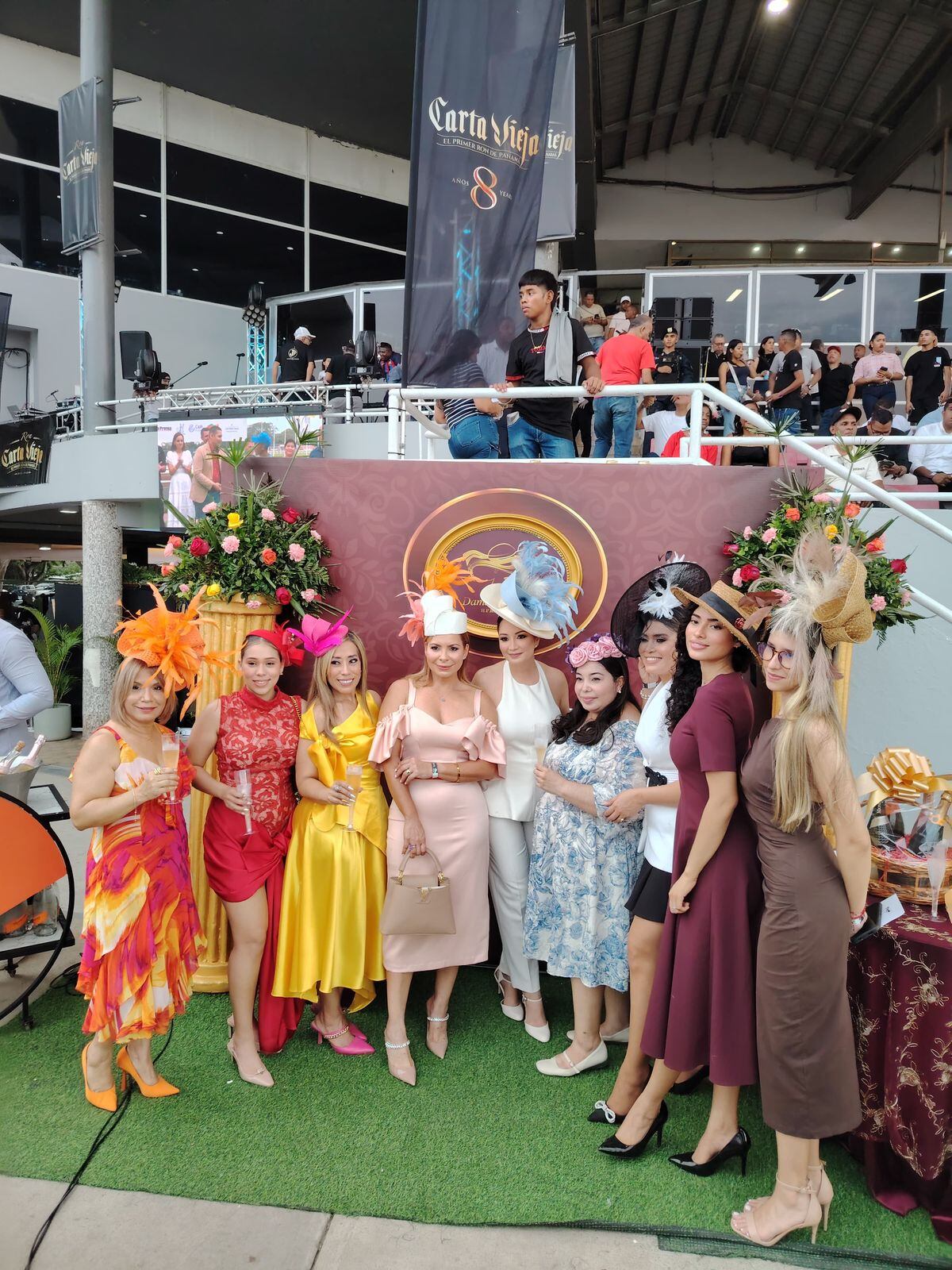 El glamour galopó en el Clásico Presidente: los looks que dieron de qué hablar