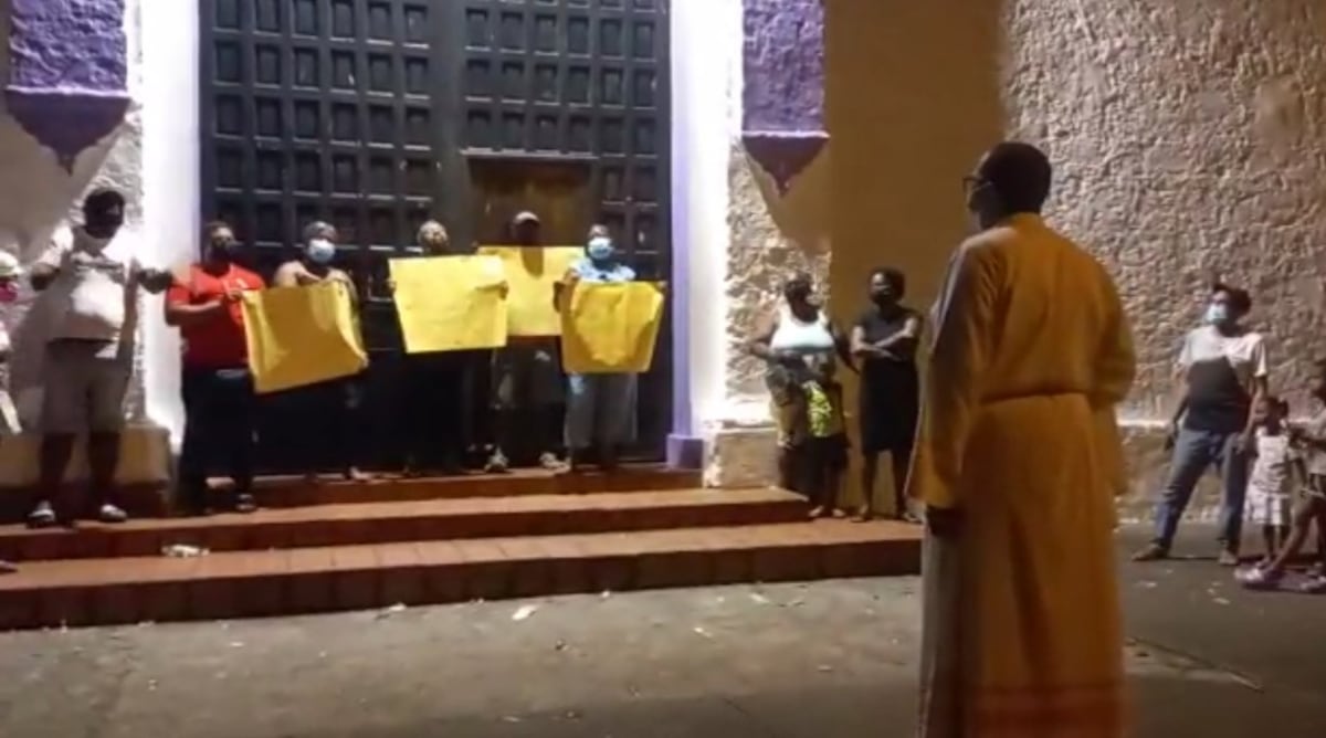 Turistas nacionales y extranjeros piden a gritos que abran iglesia de Cristo Negro en Portobelo, Colón