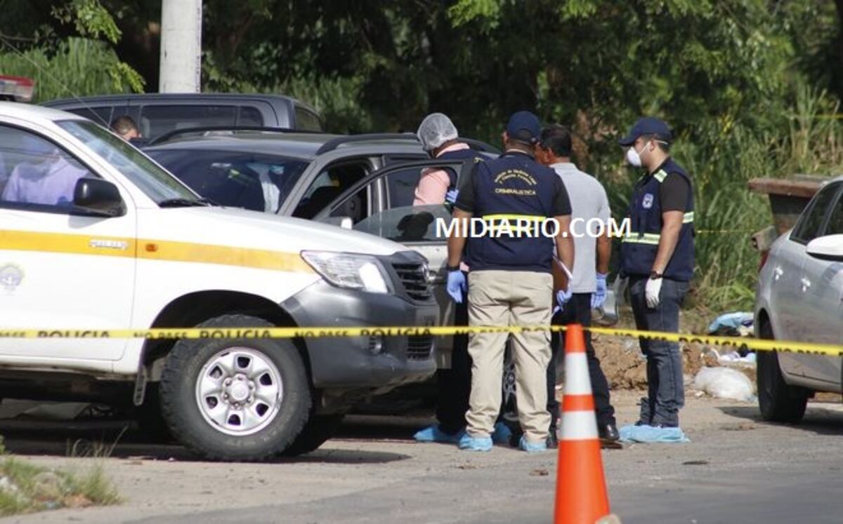 Macabro. 5 tiros en la cabeza le dieron a mujer que llevaban en el maletero