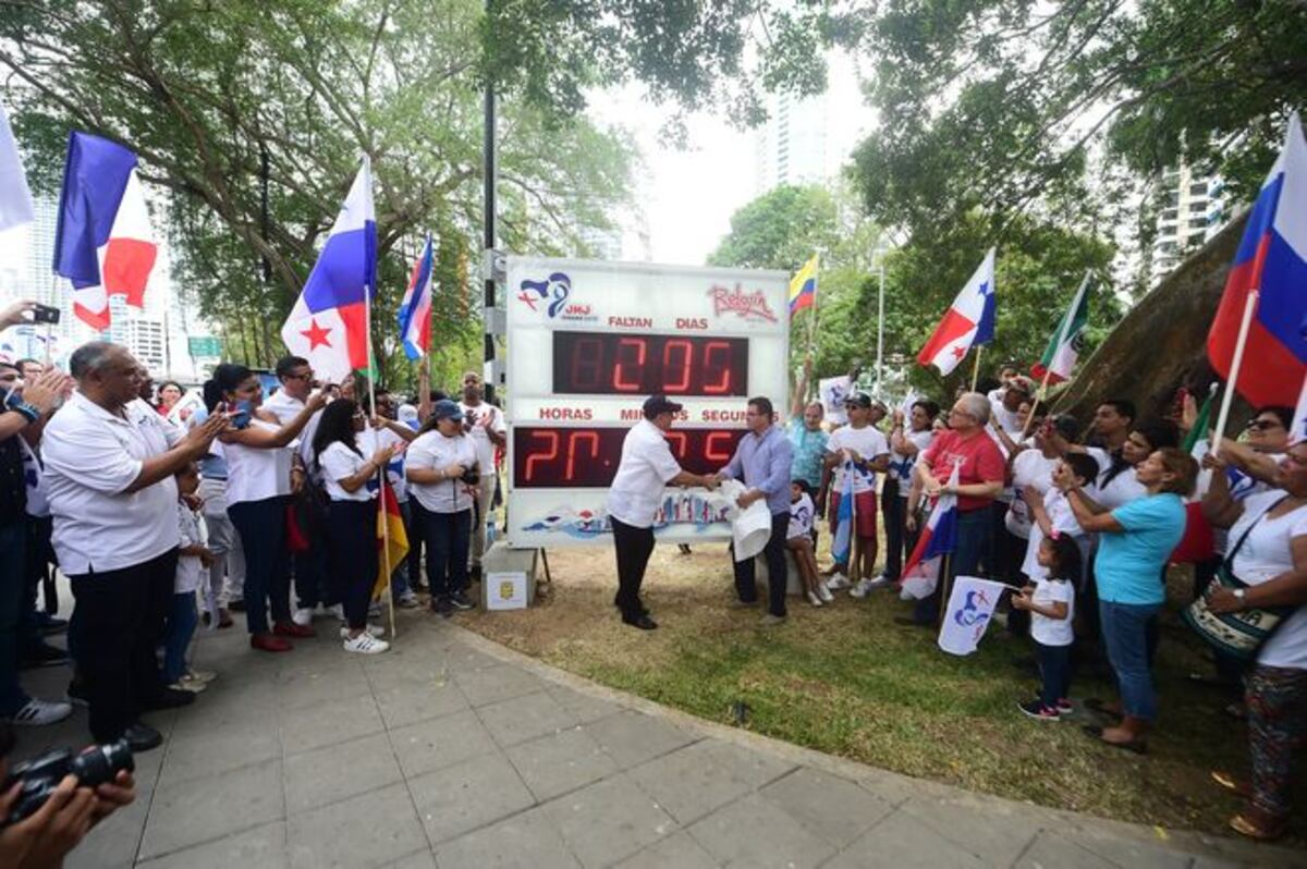  Inicia conteo regresivo para la JMJ .Este domingo de Pascua se inauguró reloj