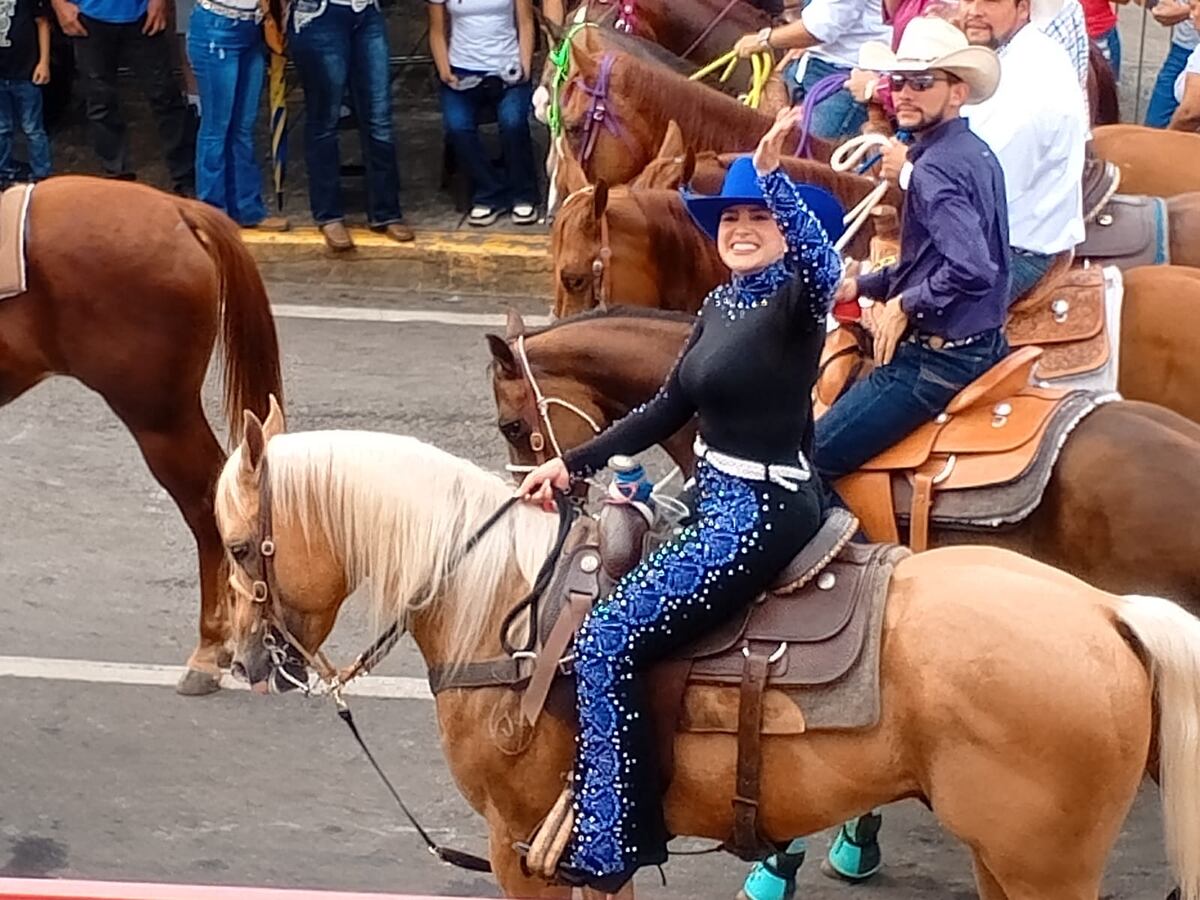 ¡Vuelven los caballos a Santiago! Rescatan la tradicional cabalgata de patronales con lujo y tradición