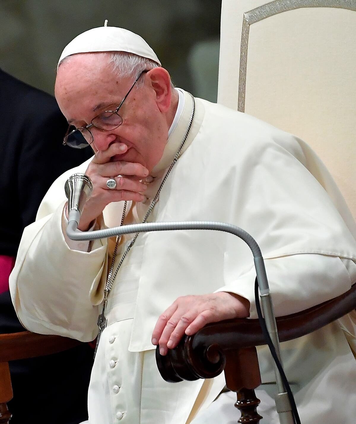 El Papa está avergonzado