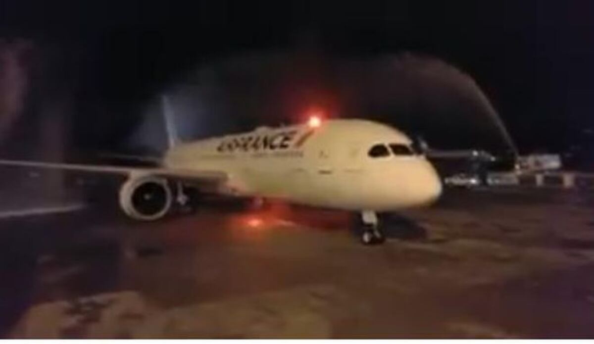 MIRA CÓMO LO RECIBEN. Llega a Panamá última generación de Boeing.|VIDEO