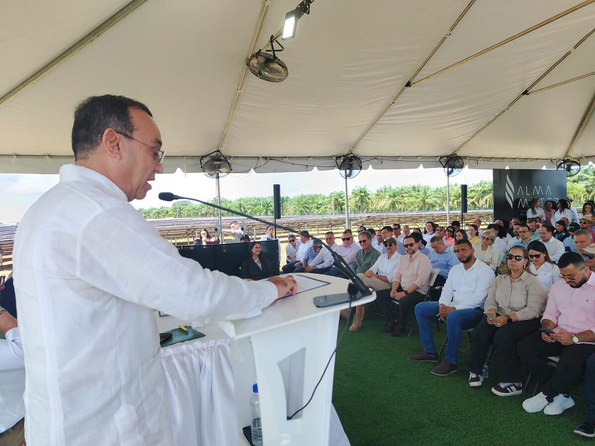 Universidad de Panamá inaugura ɅLMɅ MɅTER, su mega proyecto solar en Chiriquí