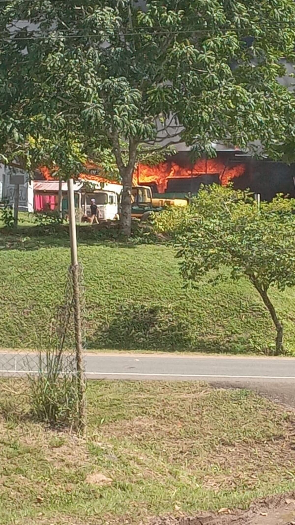 Fábrica de madera arrasada por las llamas en el Zapallal, Darién