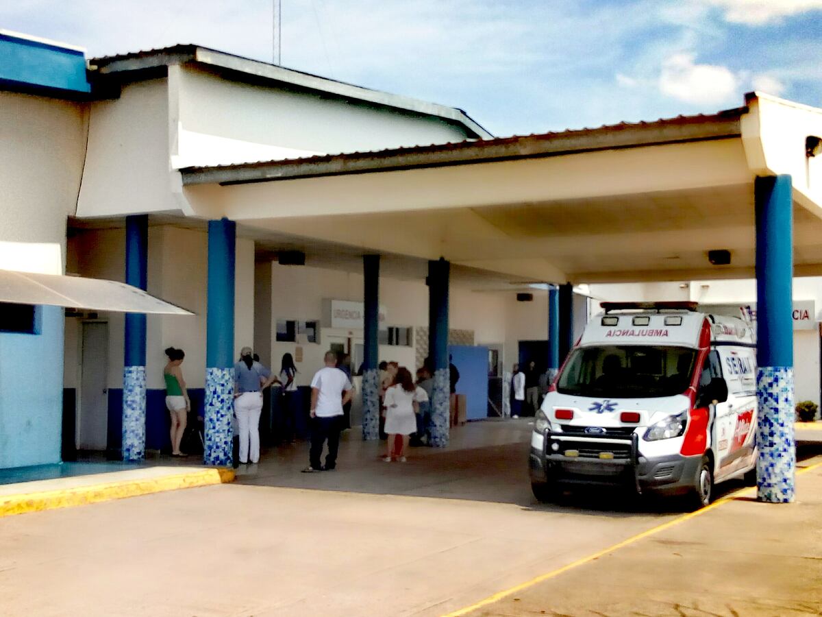 Muere niño al caerle un mástil de una embarcación