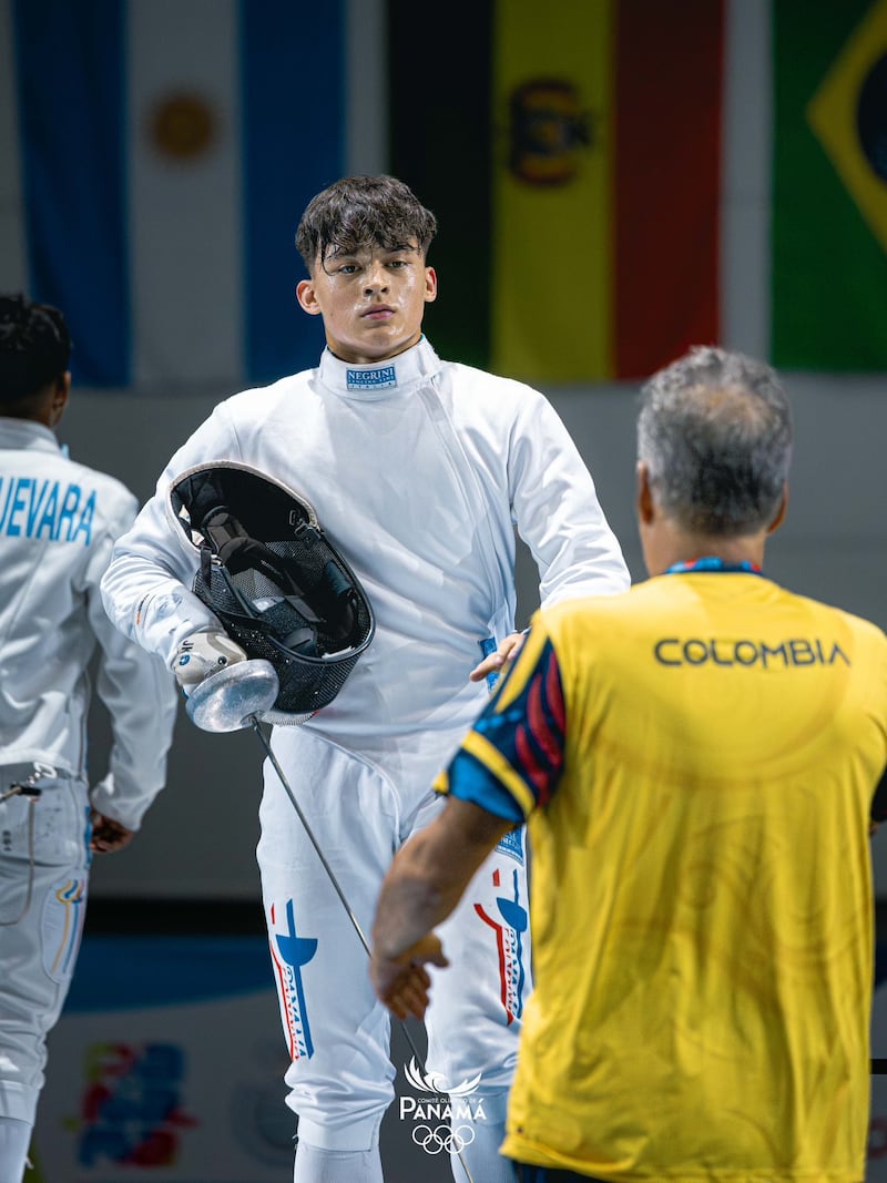 Oro panameño en esgrima confirma hegemonía juvenil regional