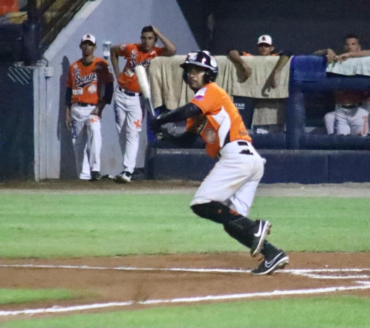 Los Santos domina a Bocas y Chiriquí remonta para vencer a Coclé en inicio de la segunda ronda del béisbol mayor. Video.