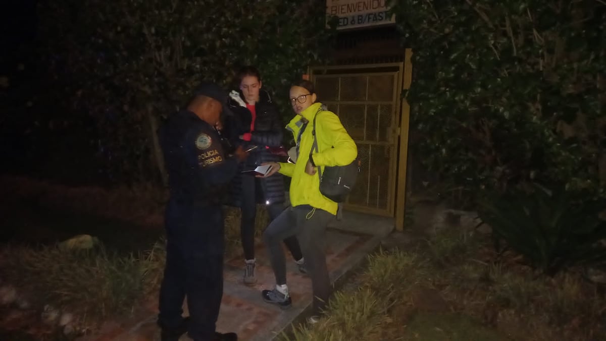 Dos alemanas fueron rescatadas sanas y salva por unidades de la Policía Nacional, luego que se desorientaran en el área protegida volcán Barú