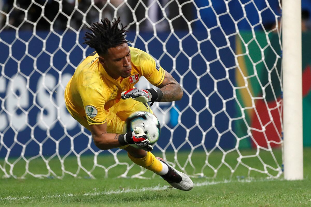 Luis Suárez falla un penal y Perú elimina a Uruguay en Copa América