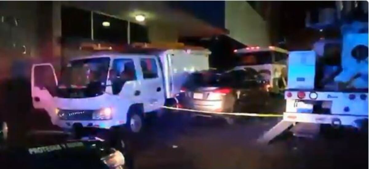 ¡CORRETEAN A LOS LADRONES! Asaltan casa en Las Acacias.Se llevan hasta el carro