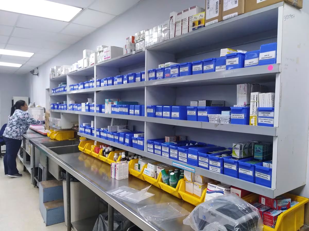 El director médico de Ciudad de la Salud confirmó que la farmacia de la pediátrica se mantendrá en su lugar