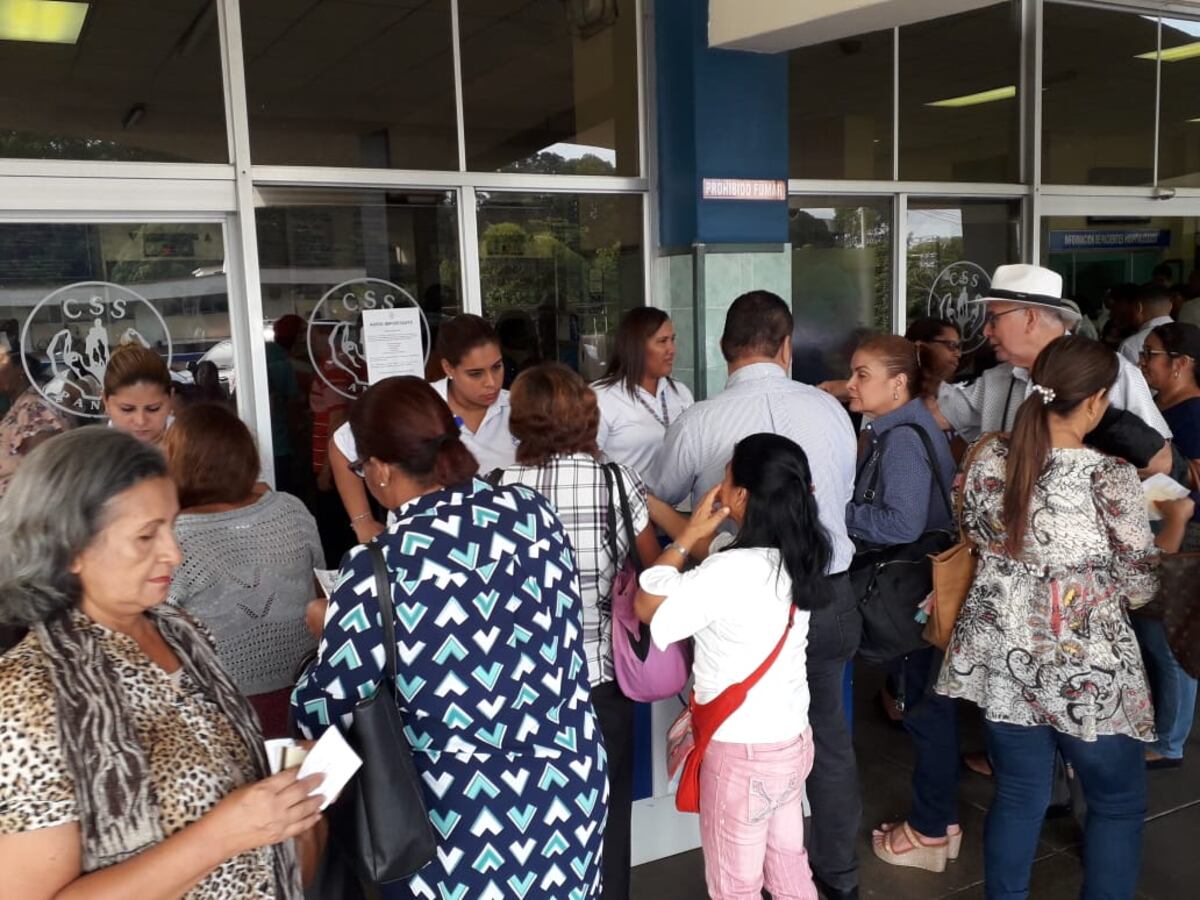 Asegurados madrugan por  un cupo con especialistas