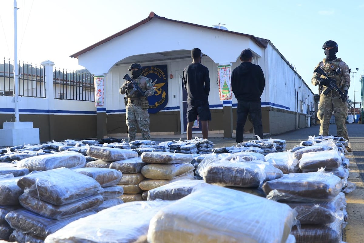 Los frenan en seco en el mar con 916 paquetes de presunta droga