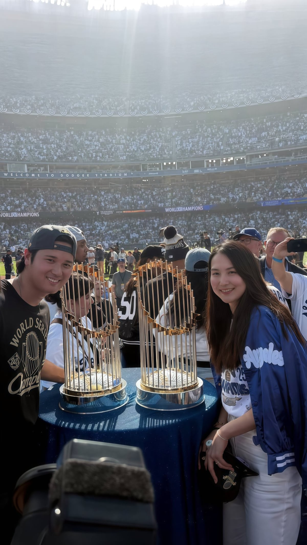 Más de 250,000 fans festejan el histórico bicampeonato de Los Ángeles Dodgers