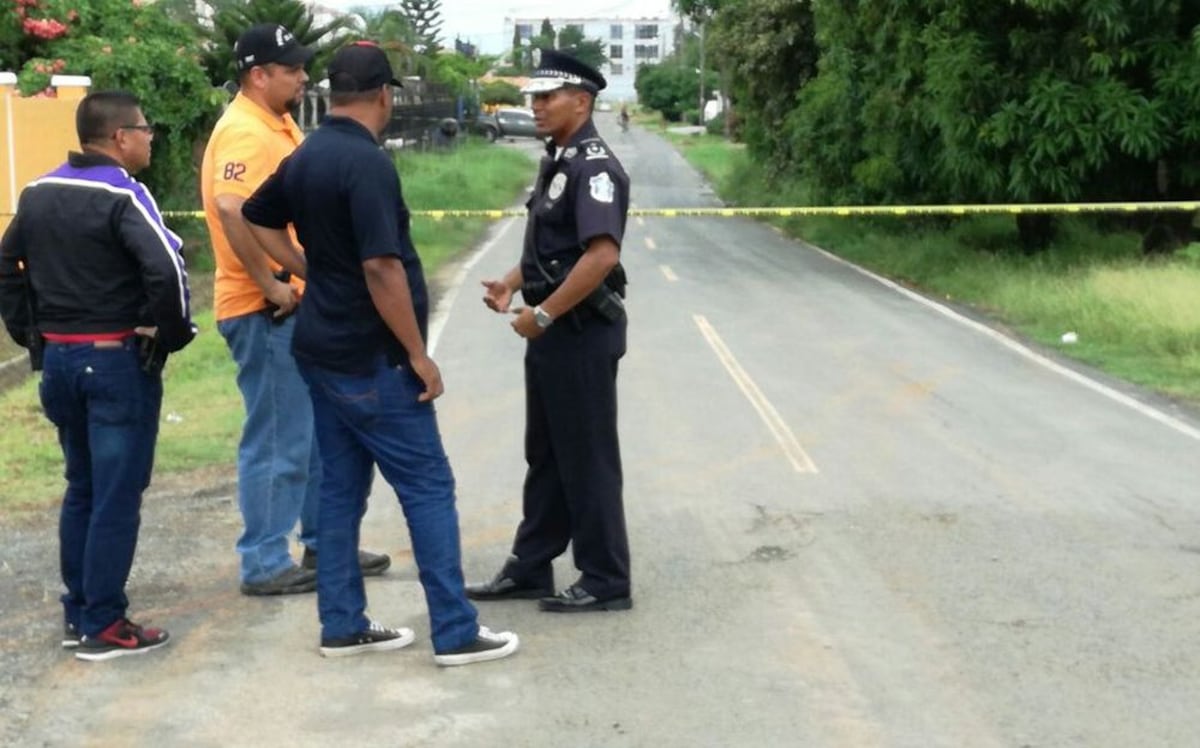 Hombre muerto es lanzado en Villa de Las Acacias