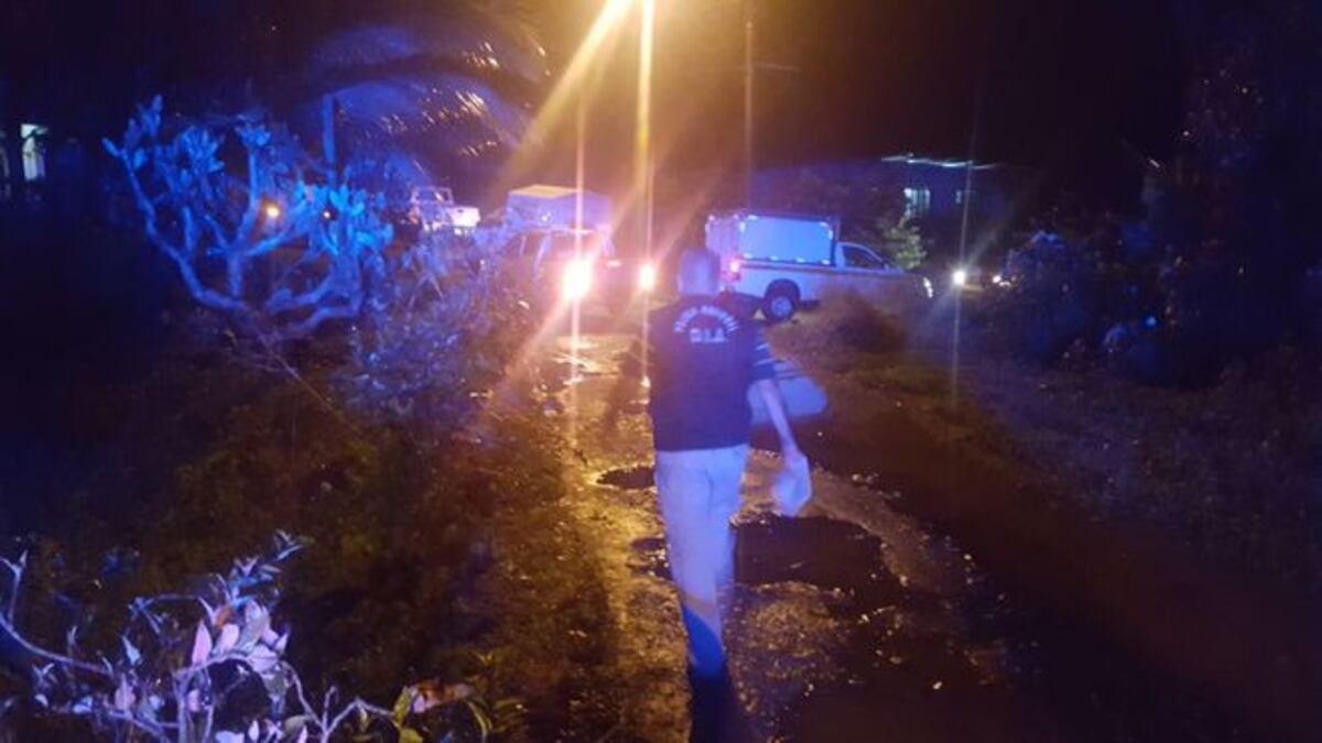¡NOCHE INFERNAL! 4 pillos roban minisúper en Chiriquí y uno muere en tiroteo 