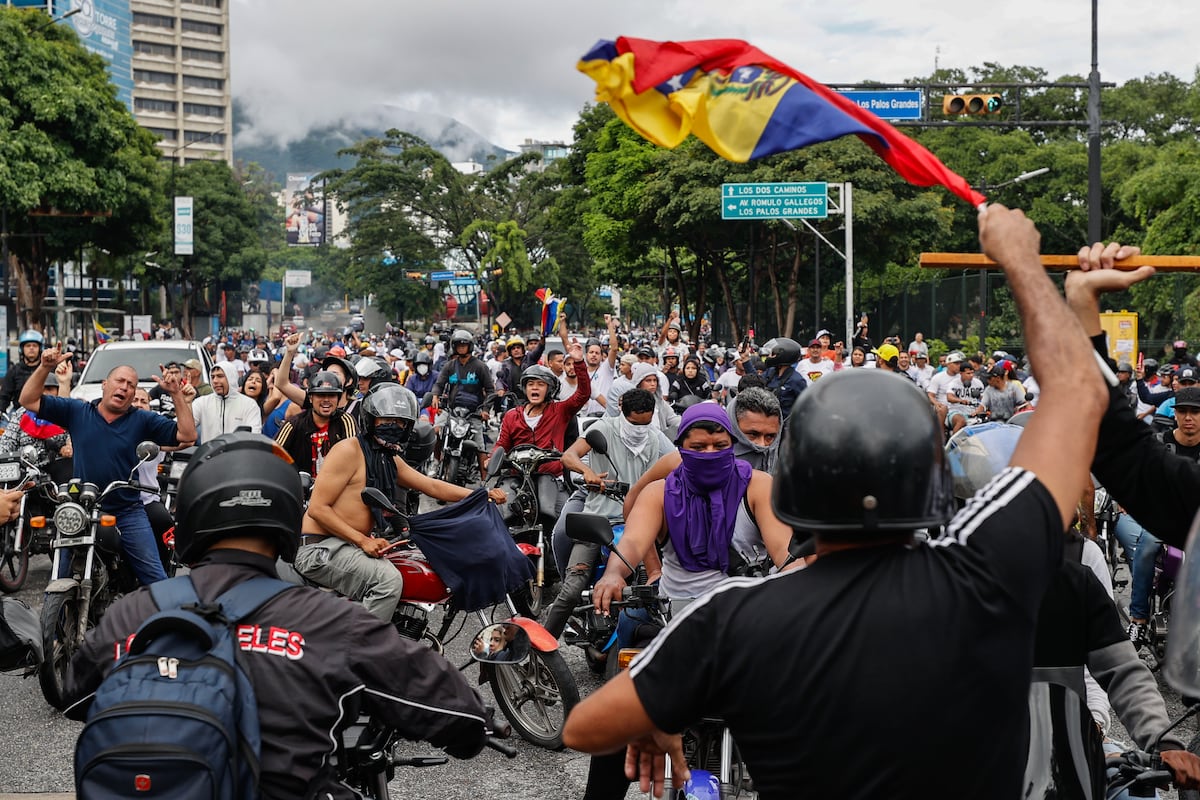 Noticia de última hora:  Violencia y protestas en Caracas tras resultados electorales