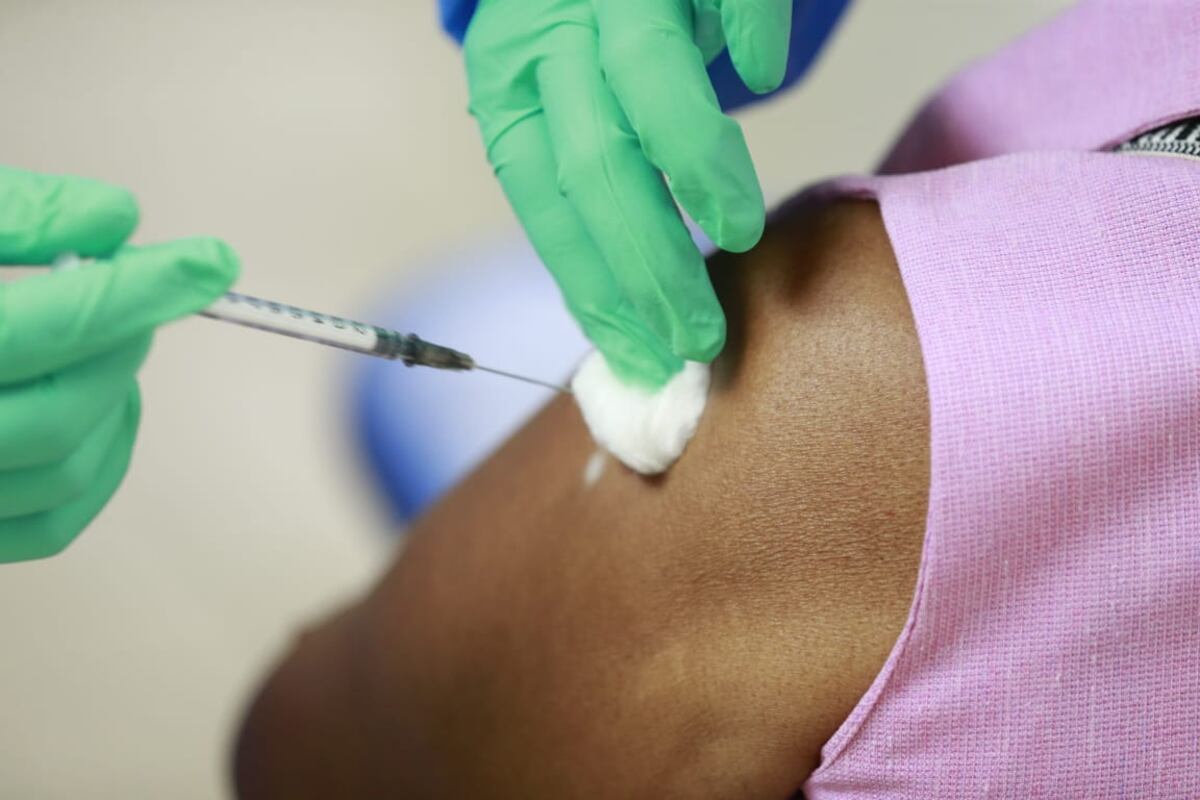 Reactivarán vacunación contra la covid-19 de pacientes con cáncer desde este lunes 10 de mayo