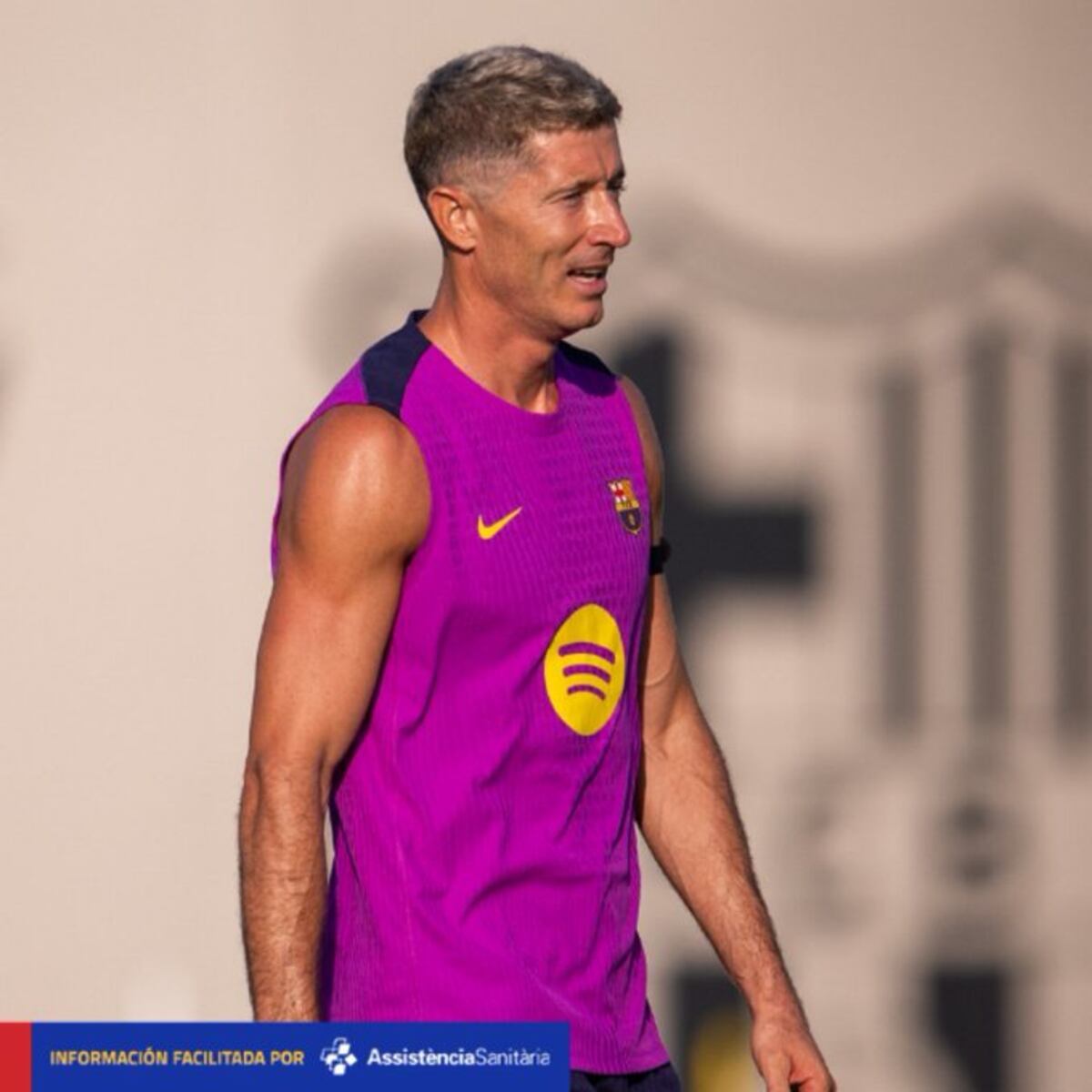 Lewandowski sufre lesión y es duda para el inicio de temporada con el Barça