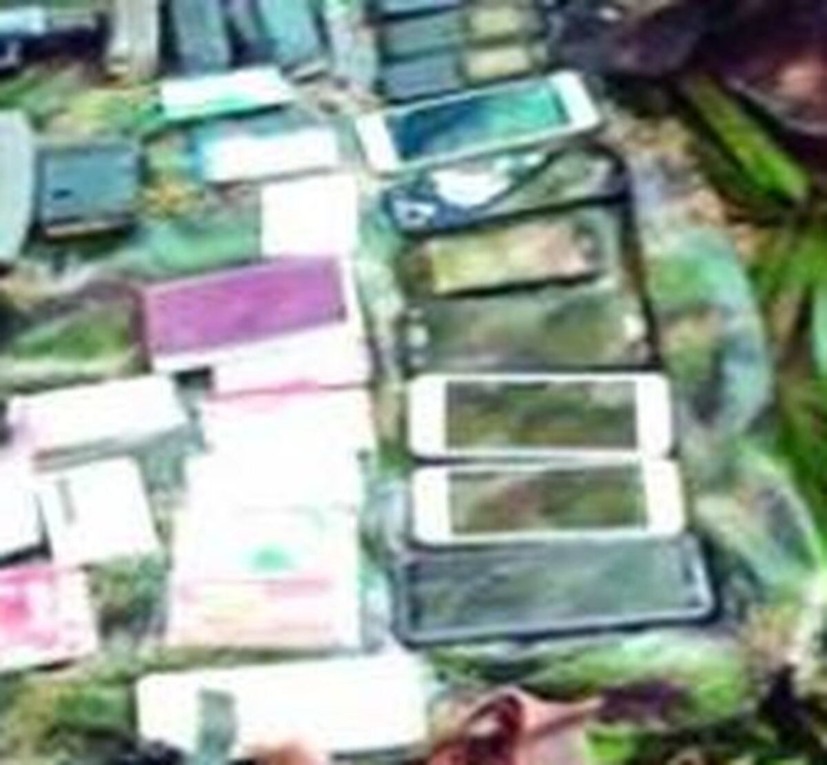 Llevaba para la cárcel teléfonos en una toalla y chip de celulares en zapatos