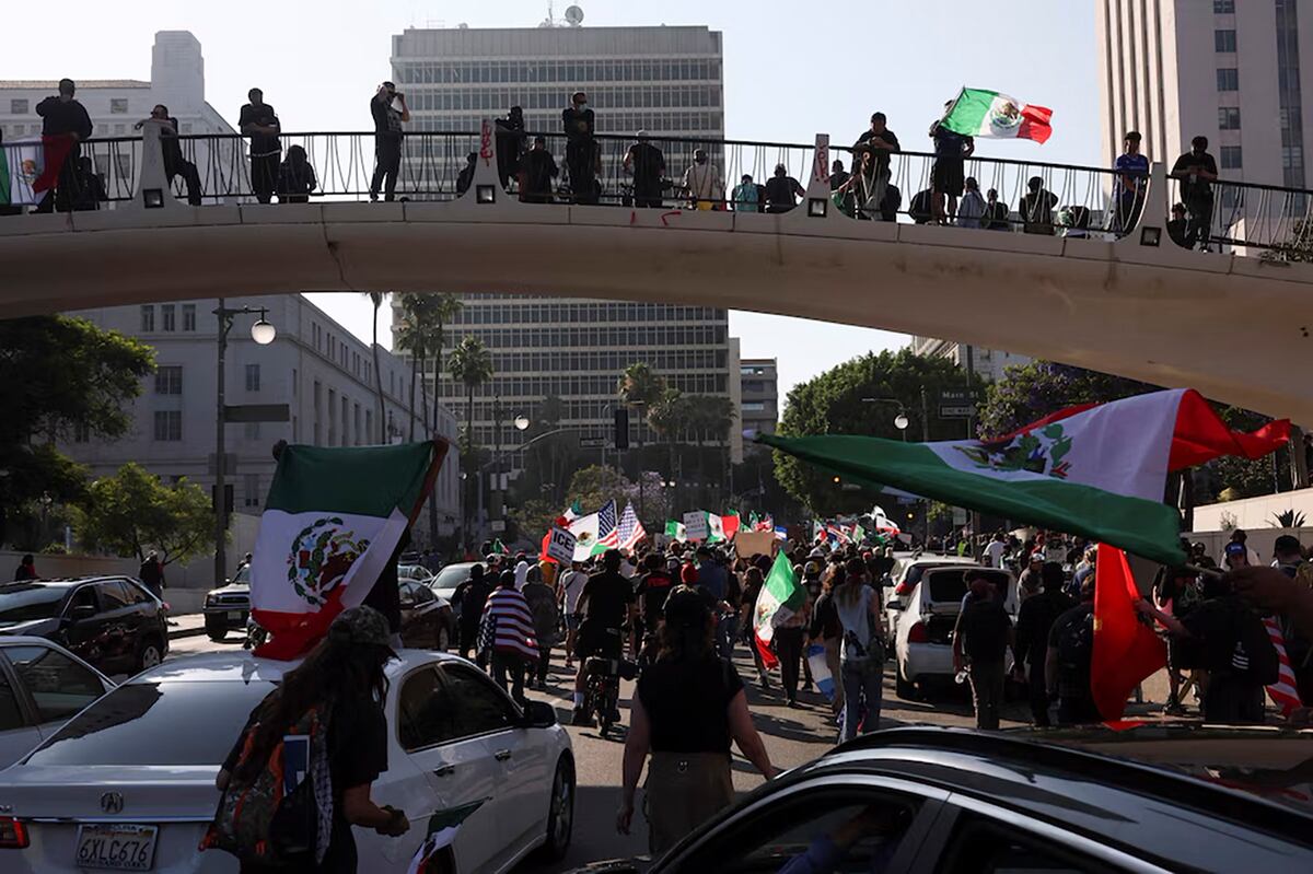Trump y gobernador Abbott despliegan Guardia Nacional para controlar protestas contra redadas migratorias
